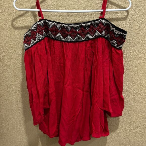 Red cold shoulder top - Picture 1 of 6